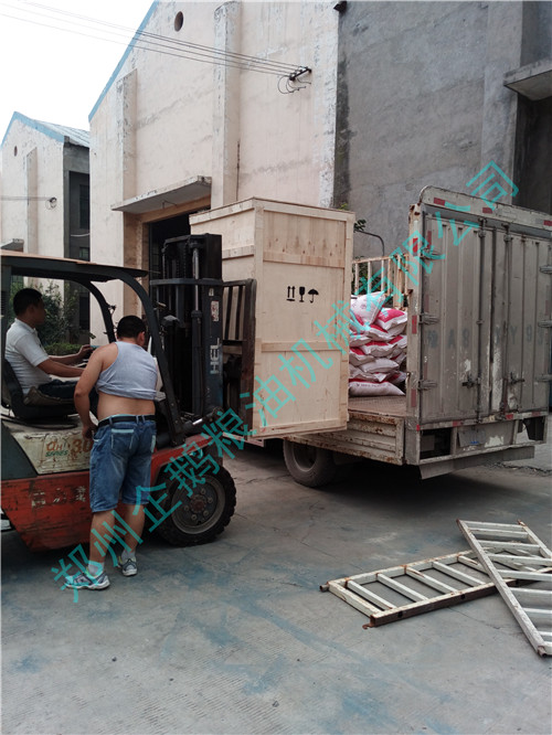 企鵝榨油機廠家印度客戶設備發(fā)貨(圖1)